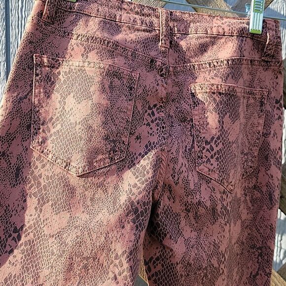 🦋 EASEL Distressed Skinny Jeans ANIMAL print size S (26) Jr's. - Picture 8 of 14